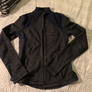 Lululemon zip up jacket. Sz 8 EUC navy blue